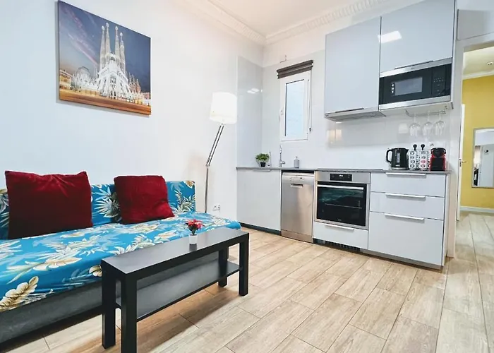 New Camp Nou Apartment/Diret Airport,Beautiful